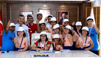 Başkan Çınar, Malatya Sessiz Adımlar Spor Kulübü Şampiyonlarını Ağırladı