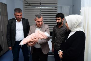 Başkan Çınar, Azra Bebeğin Kulağına İsmini Okudu, Dua Etti