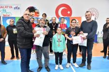 Aileler Arası Badminton Turnuvası Büyük Bir Heyecana Sahne Oldu