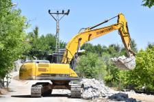 Yeşilyurt Belediyesi, Şahnahan’da Yol Güvenliği İçin Taş Duvar Çalışması Yapıyor