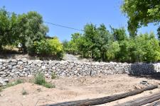 Yeşilyurt Belediyesi, Şahnahan’da Yol Güvenliği İçin Taş Duvar Çalışması Yapıyor