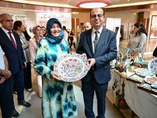 Kadınların El Emeği Göz Nuru Eserleri ‘Kurs Merkezleri-Yılsonu’ Sergisinde Beğeniye Sunuldu