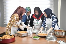 Maharetli Eller, En Güzel Analı-Kızlı Yemeğini Yapmak İçin Yarıştı 