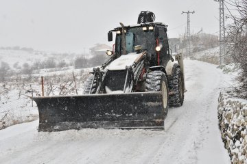 Yeşilyurt’ta Karla Mücadele Aralıksız Sürüyor!