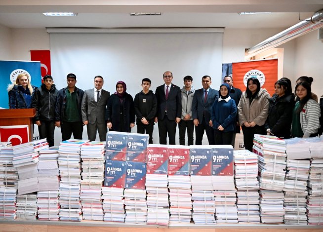 Yeşilyurt Belediyesi’nden Öğrencilere “TYT-AYT” Kaynak Kitap Desteği!