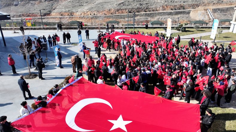 “Tek Bayrak, Tek Vatan” Gençlik Bayrak Yürüyüşünde Gurur Dolu Anlar Yaşandı