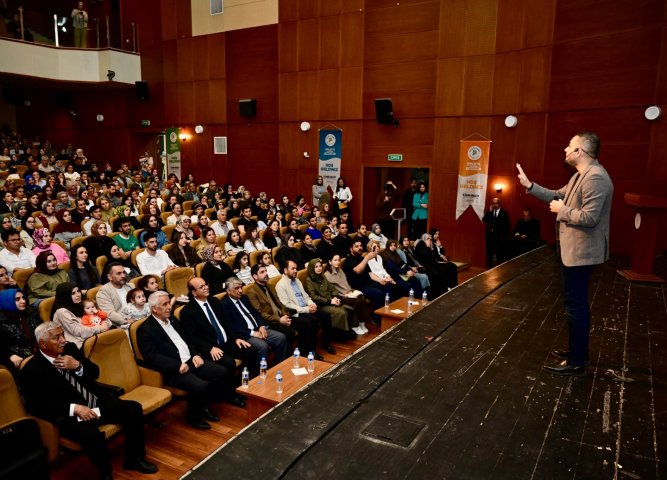“Duyulmayan Çocuk, Yorgun Anne-Baba, Kaybolan İletişim” Konferansına Yoğun İlgi