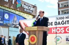 Yeşilyurt Belediyesi’nden Tarıma Büyük Destek: 300 Bin Sebze Fidesi Çiftçilere Dağıtıldı