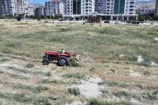 Yeşilyurt Belediyesi Yangın Riskine Karşı Ot Biçme Çalışmalarını Hızlandırdı
